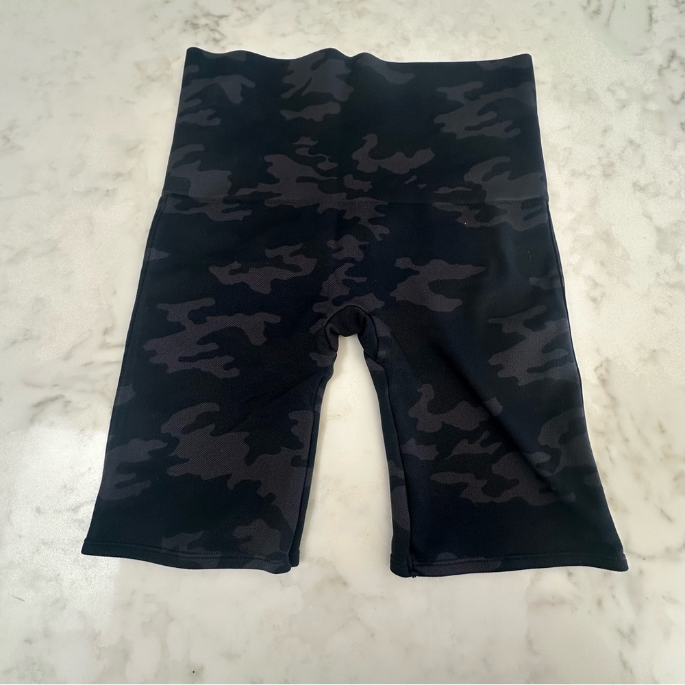 SPANX “Look at me Now” Shaping Camo Biker Shorts. Medium